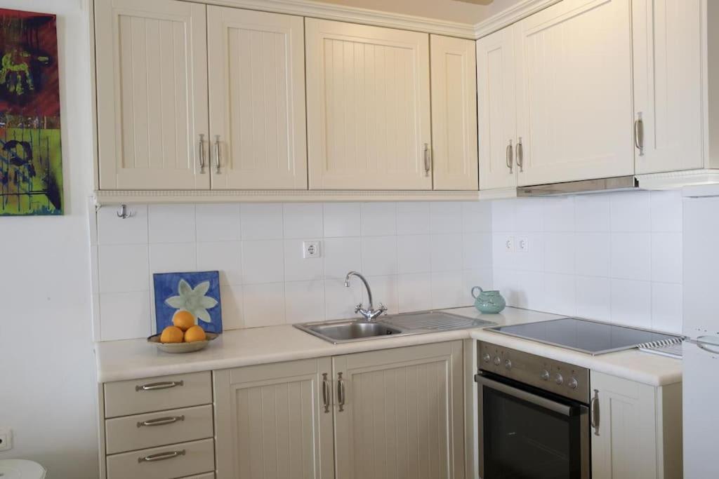 Beachfront 2Br Apartment - Free Parking Livadi  Exterior photo